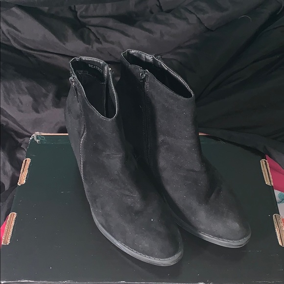 Shoes - Black booties